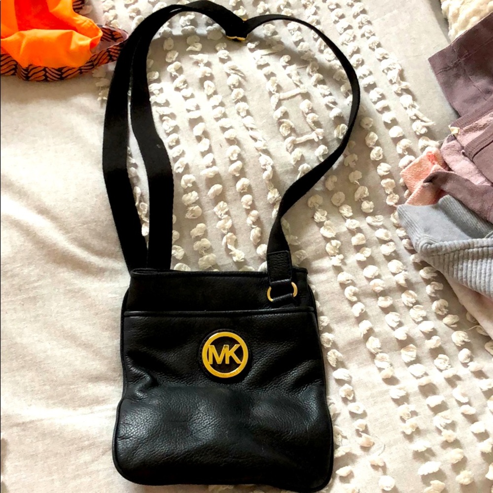 Cross body leather purse